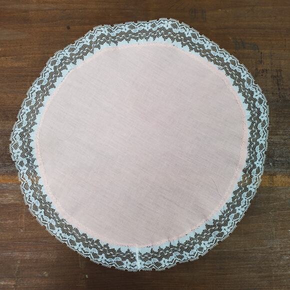 Vintage Handmade Dresser Doily 12 Inch Round Pink White - Picture 2 of 2